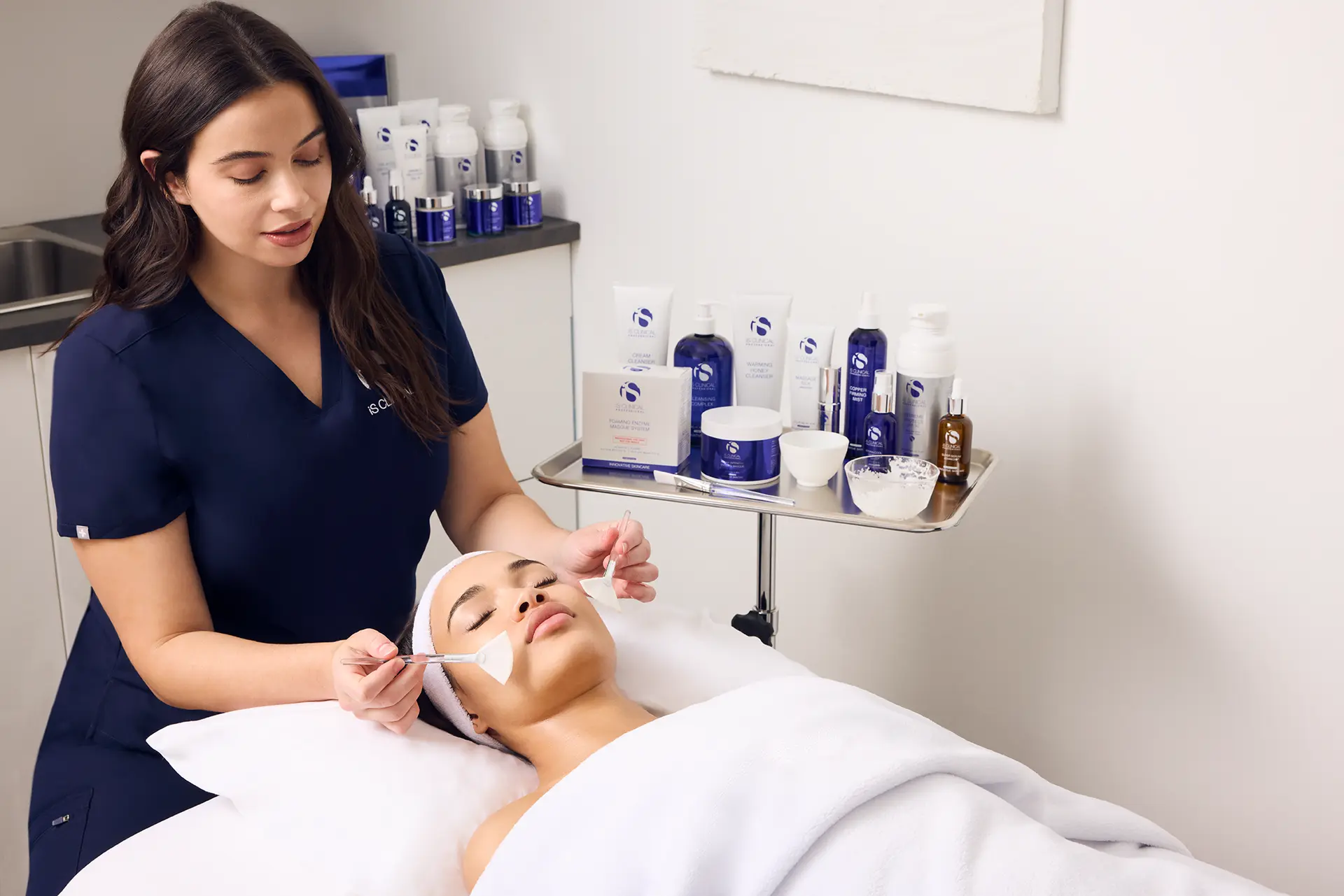 Přípravky od iS Clinical pro jarní péči o pleť