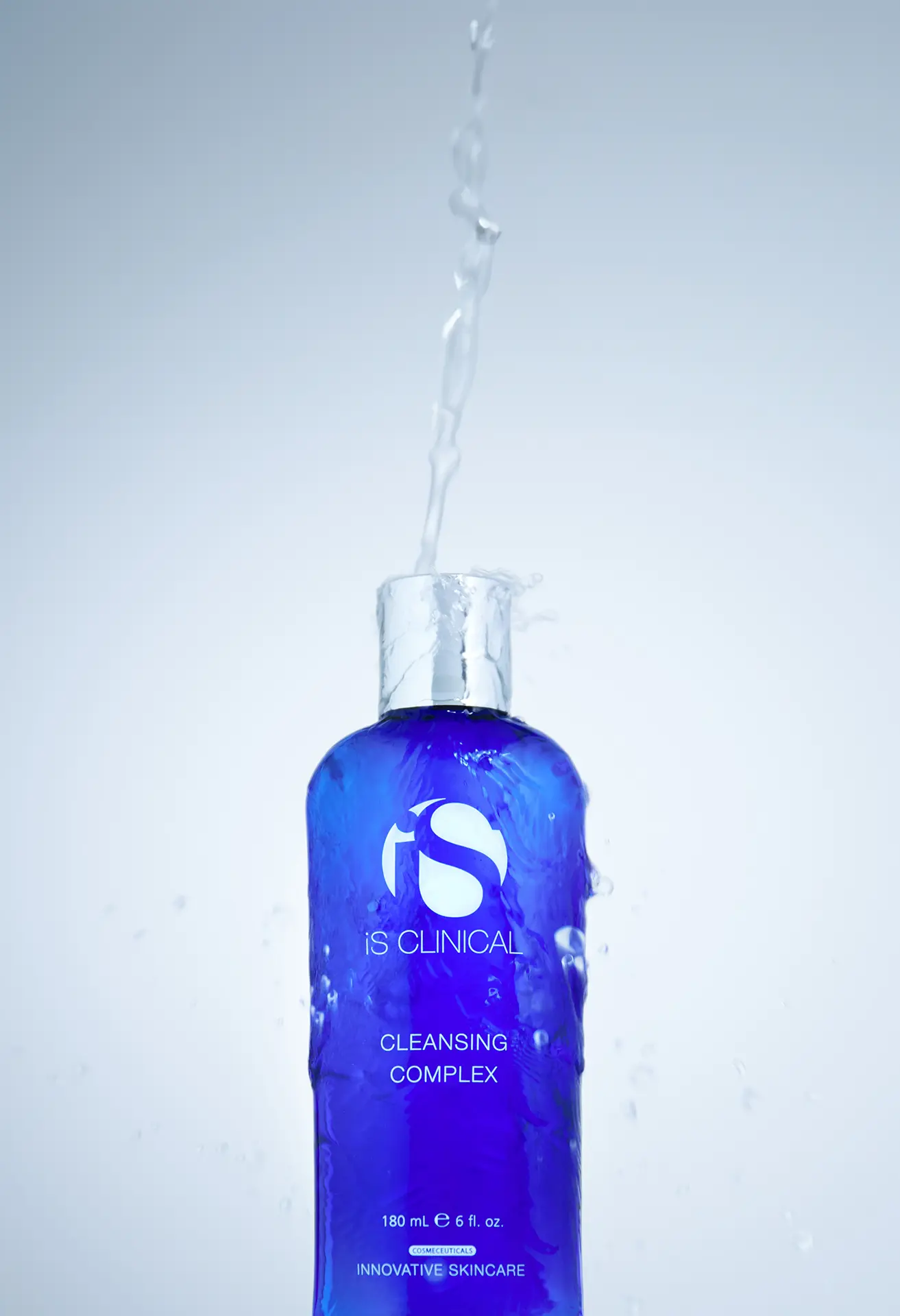 Multifunkční produkty pro péči o oční okolí od iS Clinical - Cleansing Complex