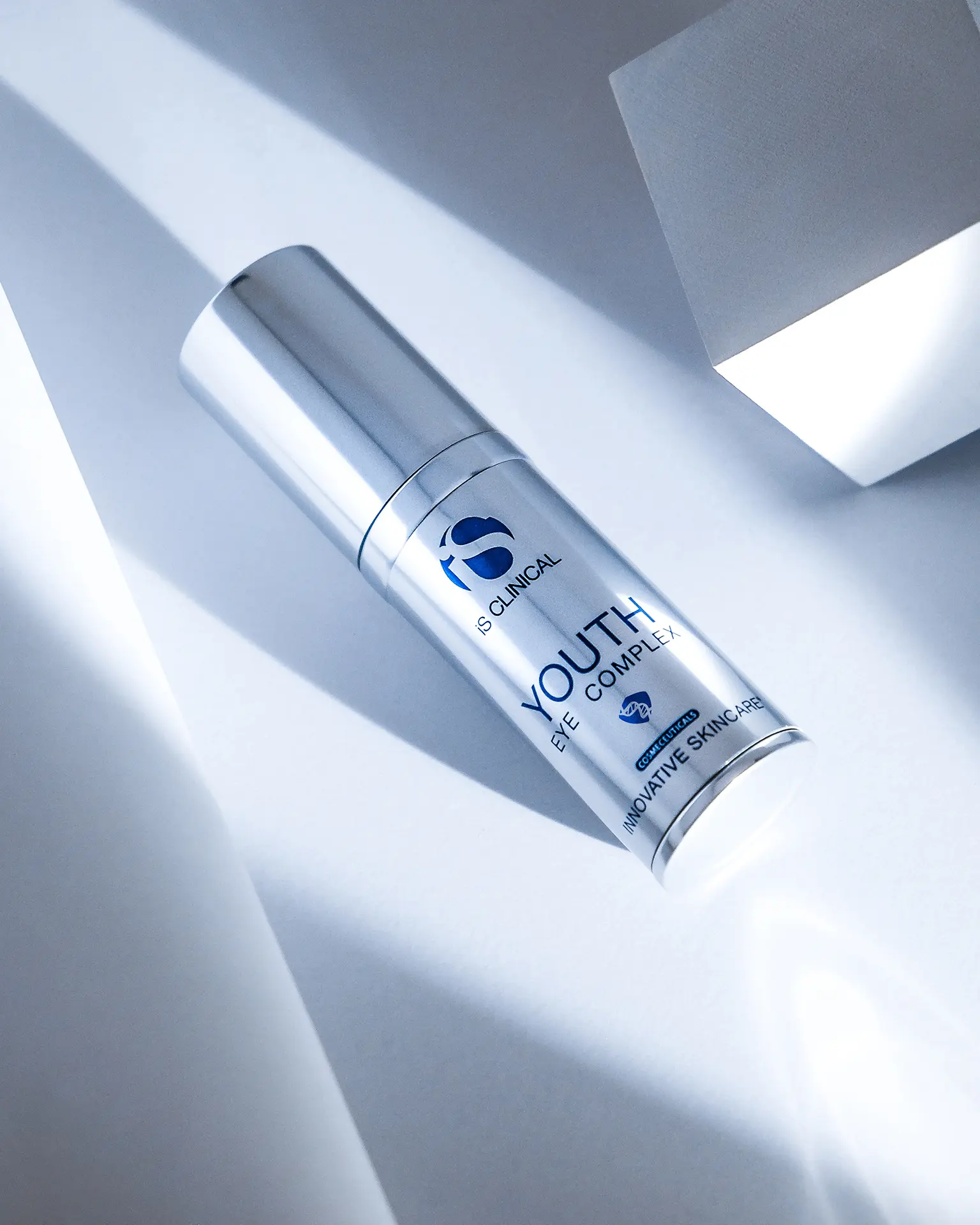 Multifunkční produkty pro péči o oční okolí od iS Clinical - Youth Eye Complex