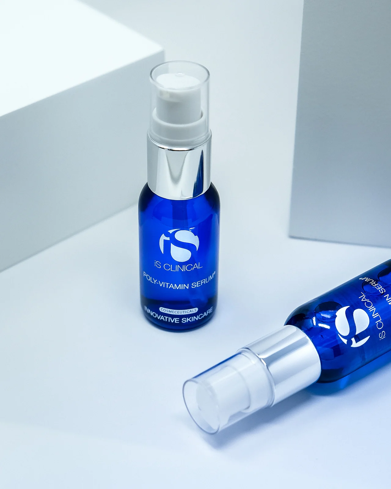10 sér iS Clinical pro různé problémy pleti - Poly-Vitamin Serum