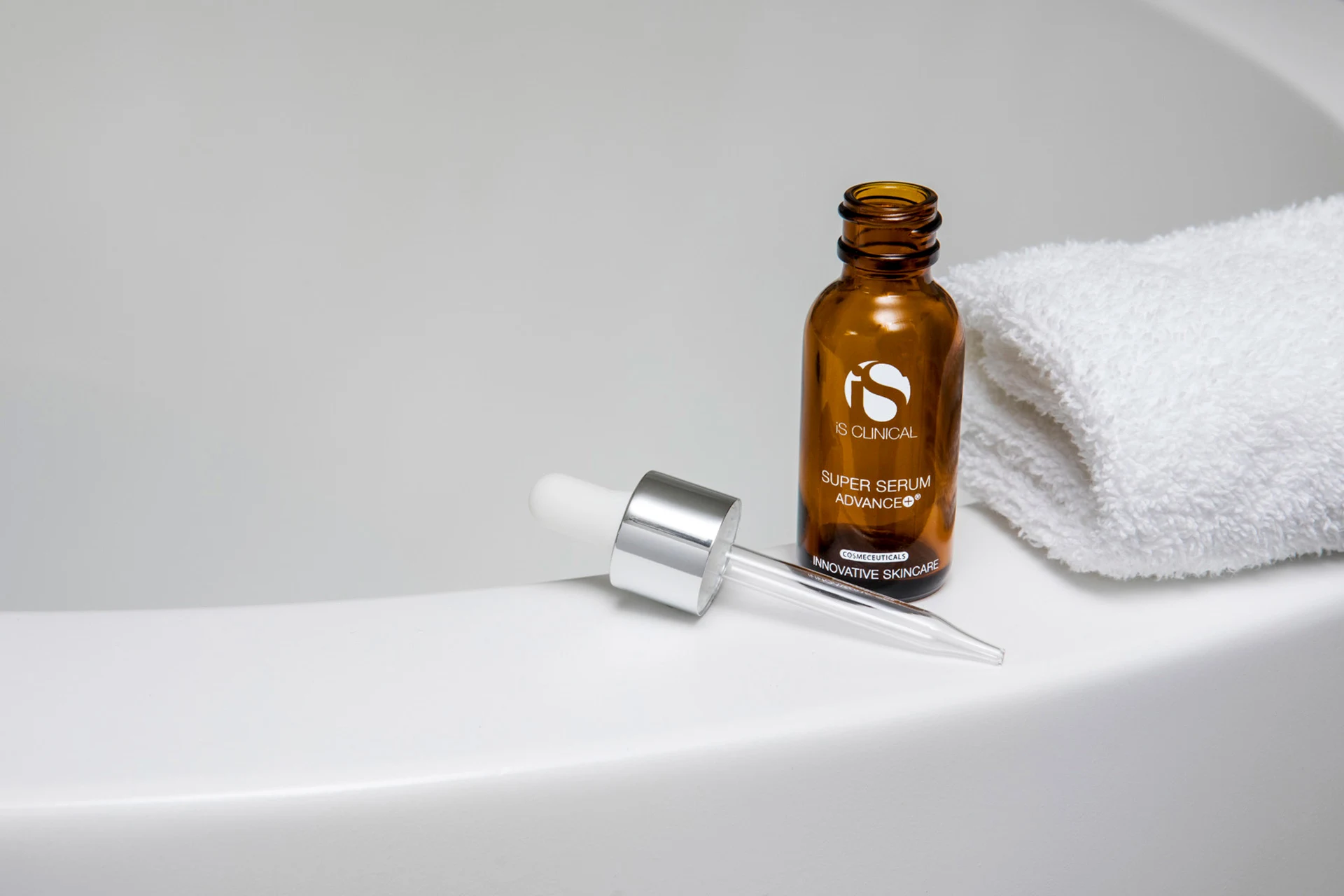 Vaše ideální péče o pleť s iS Clinical - Super Serum Advance+